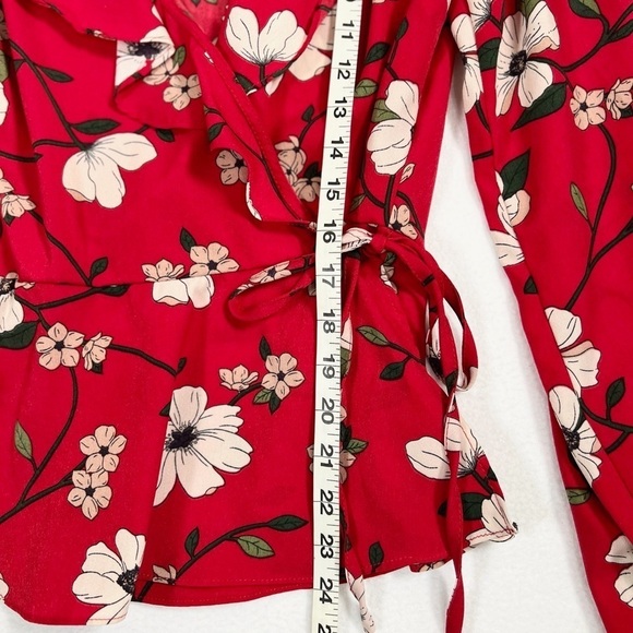 LYDELLE Floral Ruffle Wrap Top Dogwood Blossoms Office Contemporary Size Medium - Picture 11 of 12